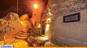 محوطه هتل بین المللی صخره ای  لاله