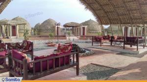 محوطه نشیمن حیاط هتل کپری